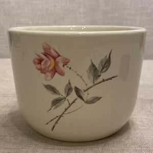 Mixing bowl Universal Ballerina Rosette pattern mixing bowl.